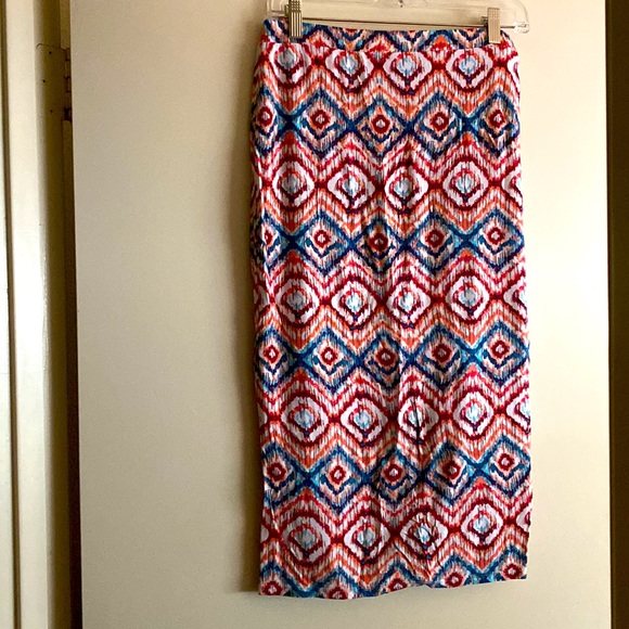 Women’s Matty M vibrant designed stretchy pencil skirt. - Picture 2 of 4